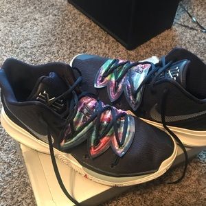 Kyrie 5 Galaxy Colorway.